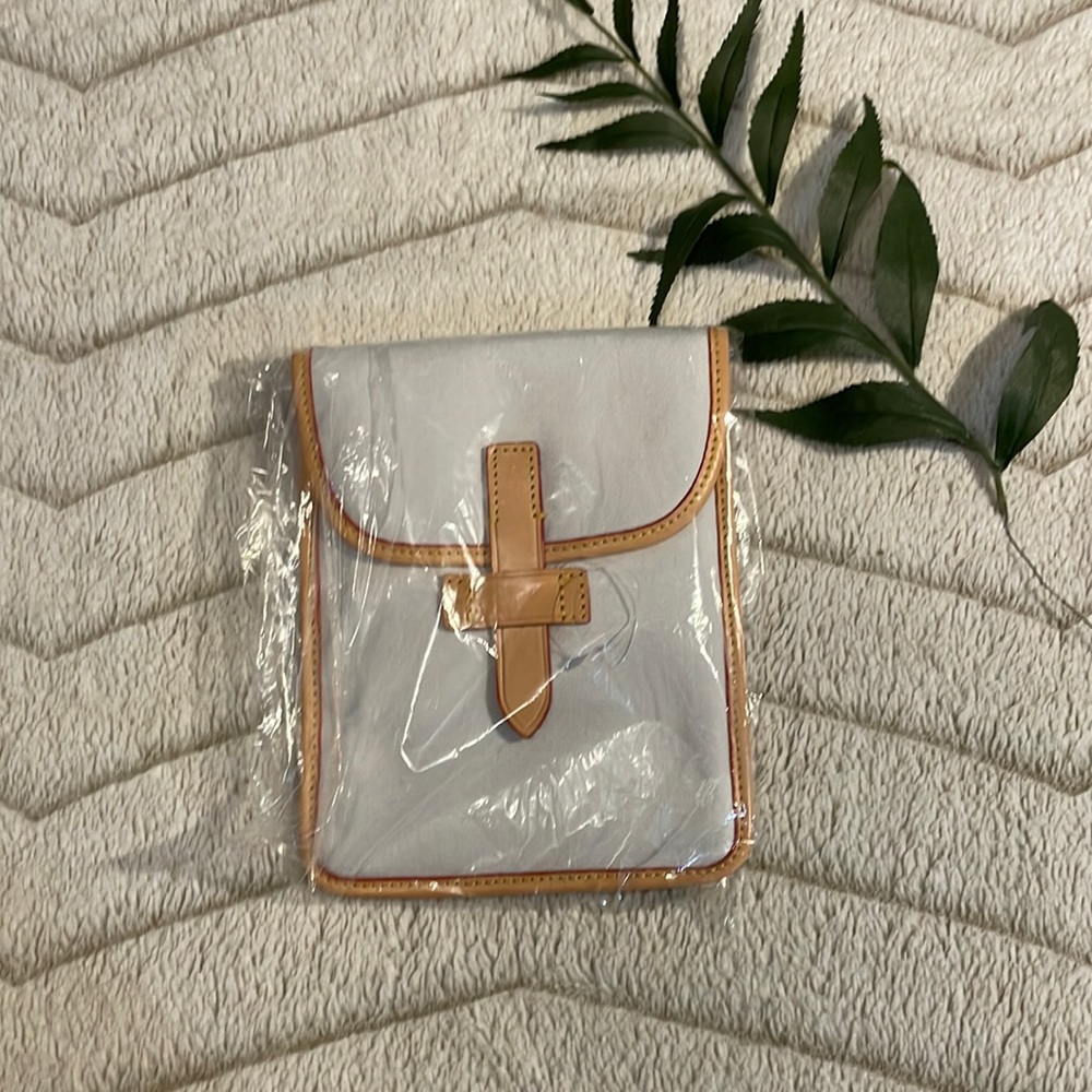 New Dooney & Burke IPAD Mini Sleeve / White & Tan
